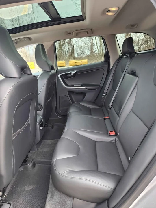 2015 Volvo XC60 1st Gen - Image 11 of 20