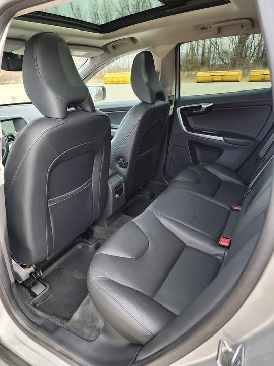 2015 Volvo XC60 1st Gen - Image 10 of 20