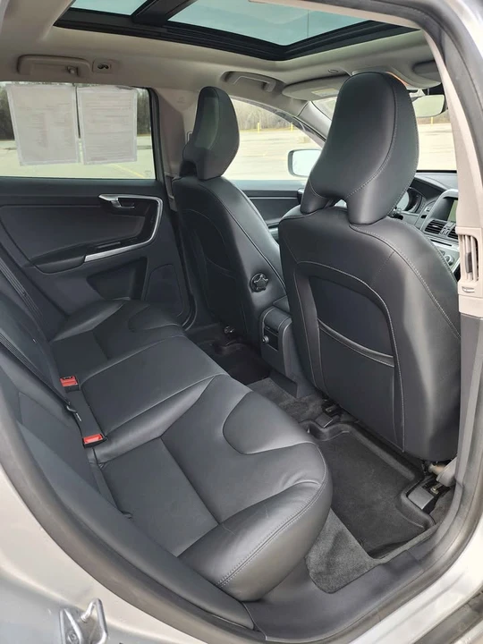 2015 Volvo XC60 1st Gen - Image 12 of 20