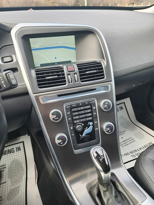 2015 Volvo XC60 1st Gen - Image 15 of 20