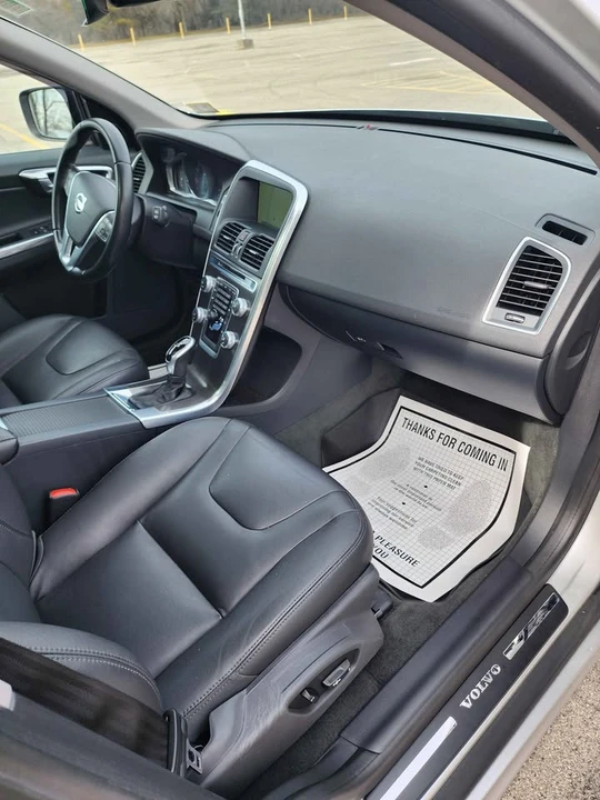 2015 Volvo XC60 1st Gen - Image 9 of 20