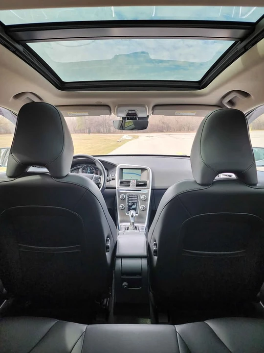 2015 Volvo XC60 1st Gen - Image 13 of 20