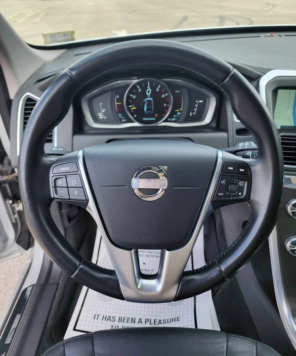 2015 Volvo XC60 1st Gen - Image 17 of 20