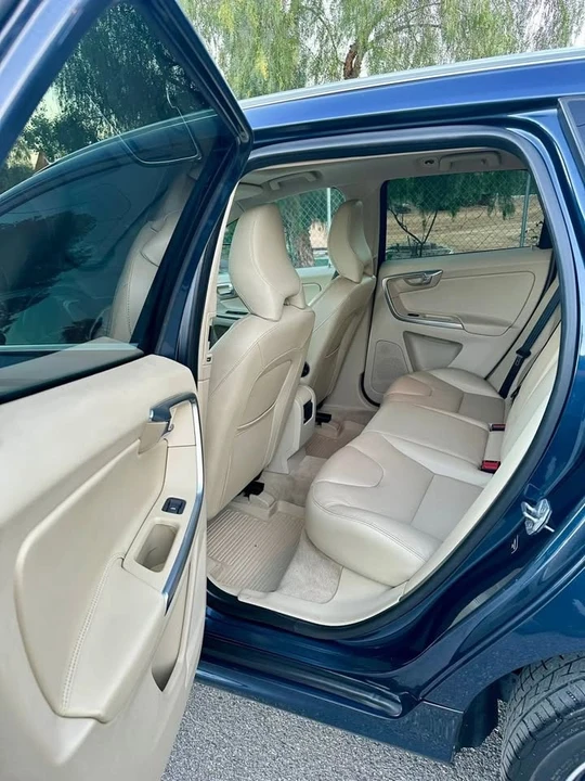 2015 Volvo XC60 1st Gen - Image 13 of 20