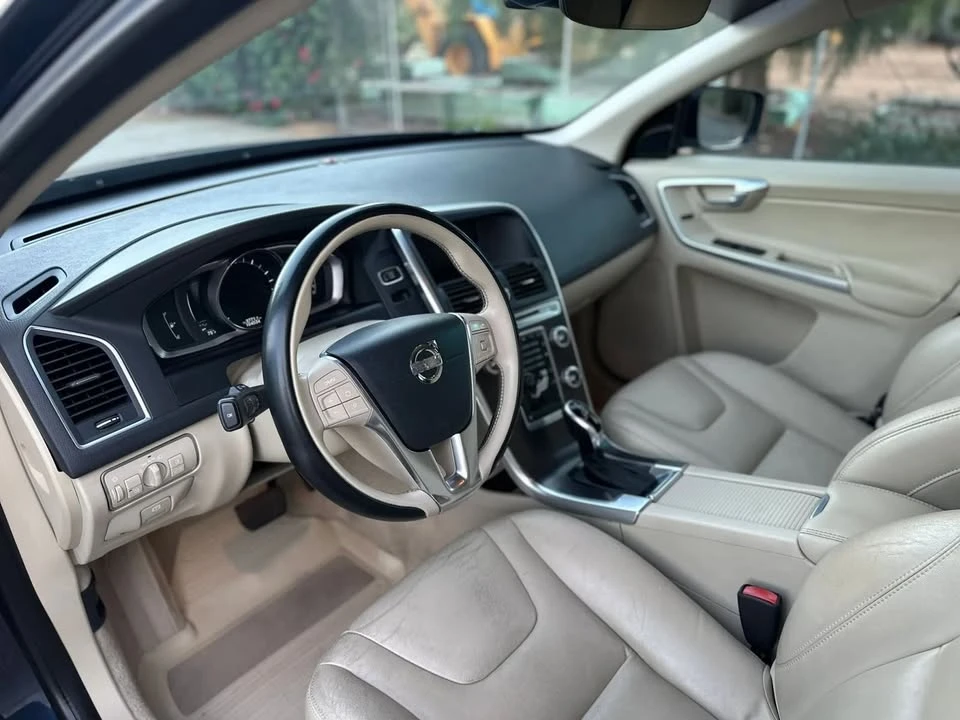 2015 Volvo XC60 1st Gen - Image 10 of 20