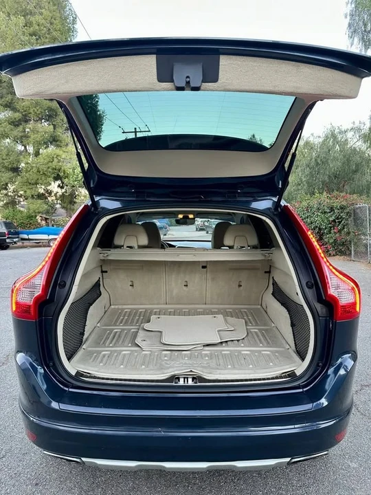 2015 Volvo XC60 1st Gen - Image 16 of 20