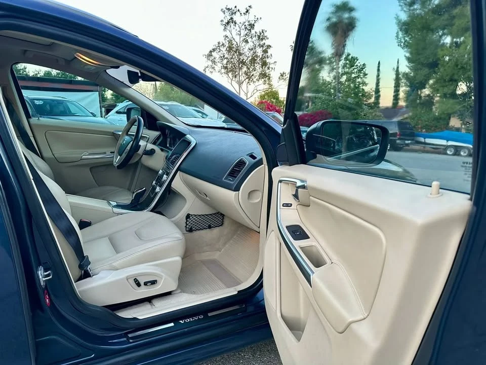 2015 Volvo XC60 1st Gen - Image 15 of 20