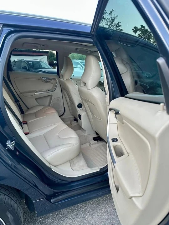 2015 Volvo XC60 1st Gen - Image 14 of 20