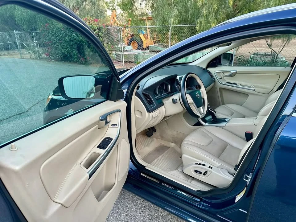 2015 Volvo XC60 1st Gen - Image 9 of 20