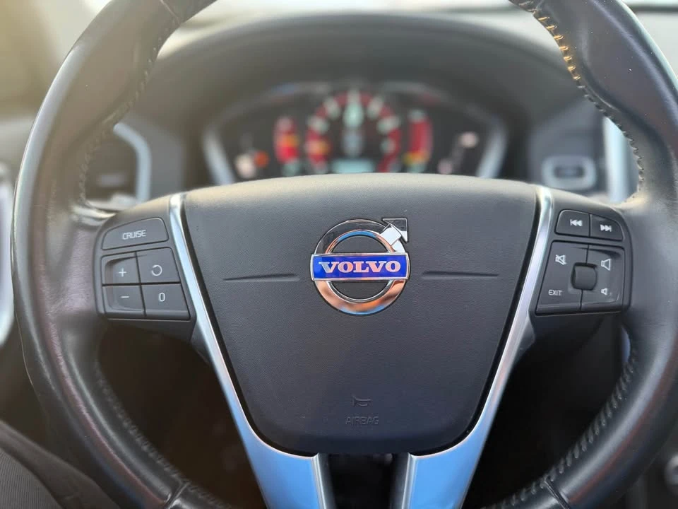 2015 Volvo XC60 1st Gen - Image 15 of 19