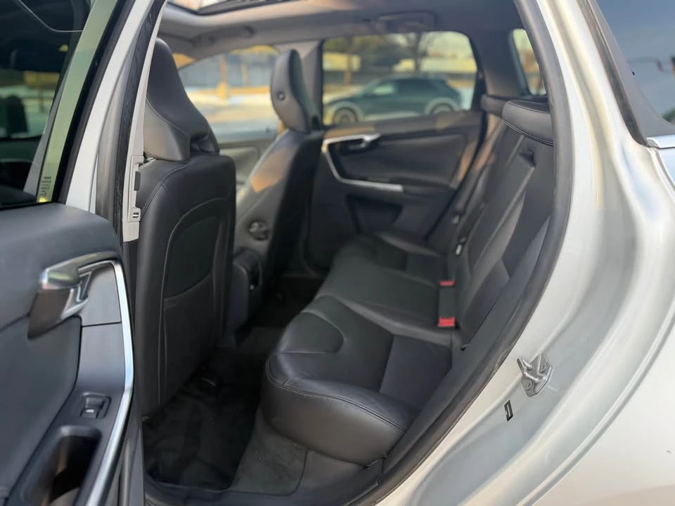 2015 Volvo XC60 1st Gen - Image 10 of 19