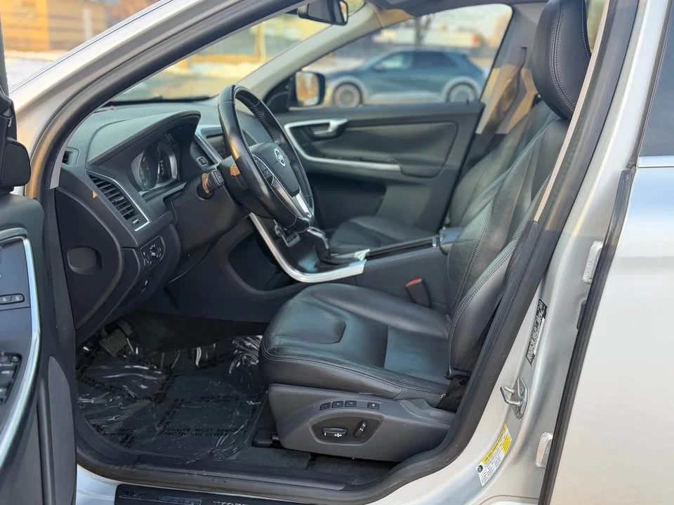2015 Volvo XC60 1st Gen - Image 9 of 19