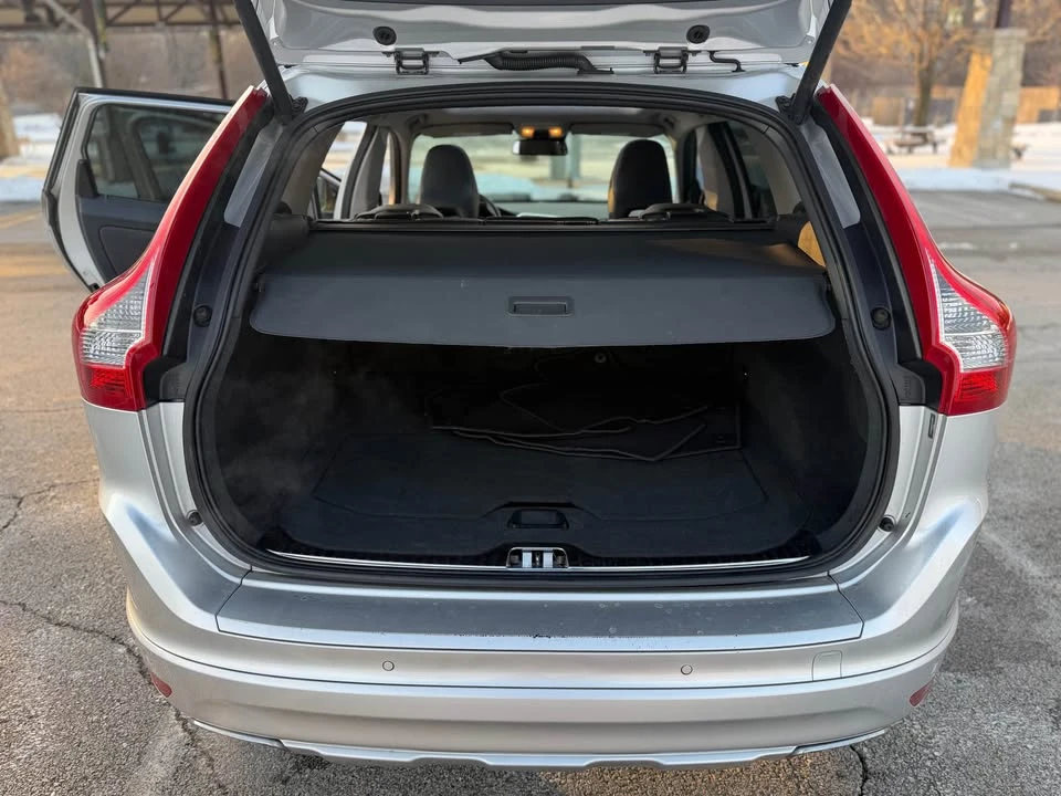 2015 Volvo XC60 1st Gen - Image 11 of 19