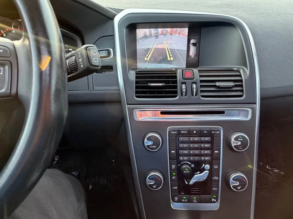 2015 Volvo XC60 1st Gen - Image 17 of 19