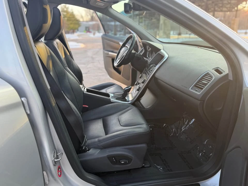 2015 Volvo XC60 1st Gen - Image 13 of 19