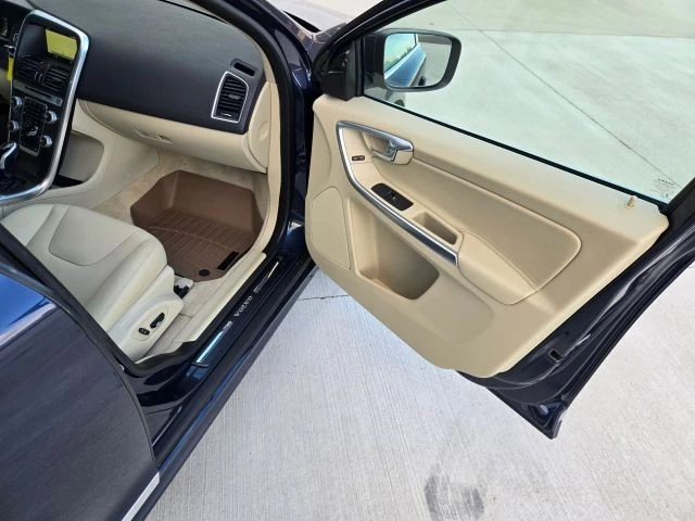 2015 Volvo XC60 1st Gen - Image 19 of 21