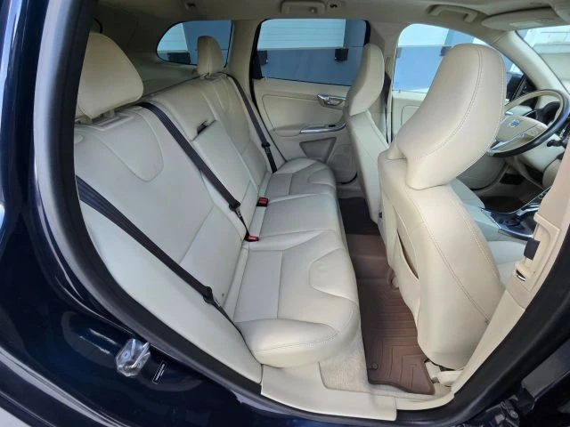 2015 Volvo XC60 1st Gen - Image 18 of 21