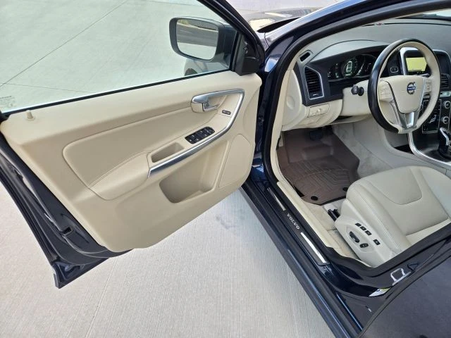 2015 Volvo XC60 1st Gen - Image 10 of 21
