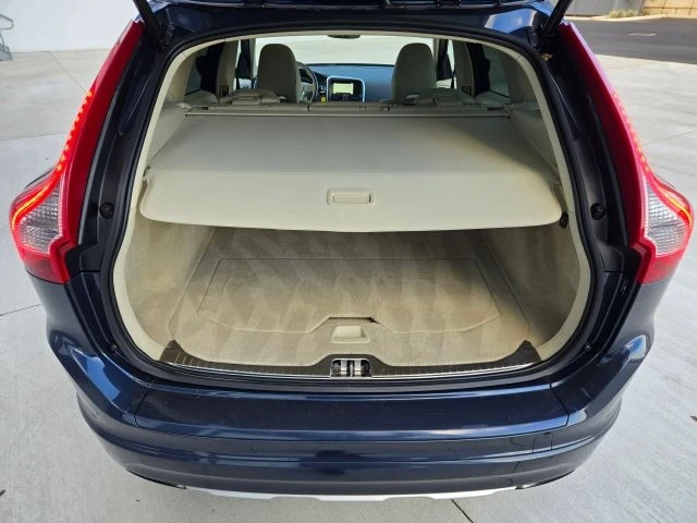 2015 Volvo XC60 1st Gen - Image 16 of 21