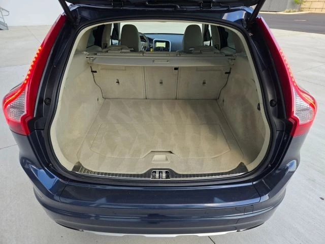 2015 Volvo XC60 1st Gen - Image 17 of 21
