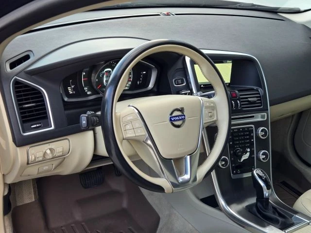 2015 Volvo XC60 1st Gen - Image 11 of 21