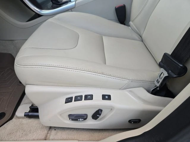 2015 Volvo XC60 1st Gen - Image 14 of 21