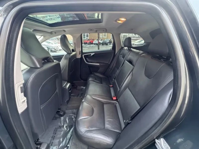 2015 Volvo XC60 1st Gen - Image 9 of 12