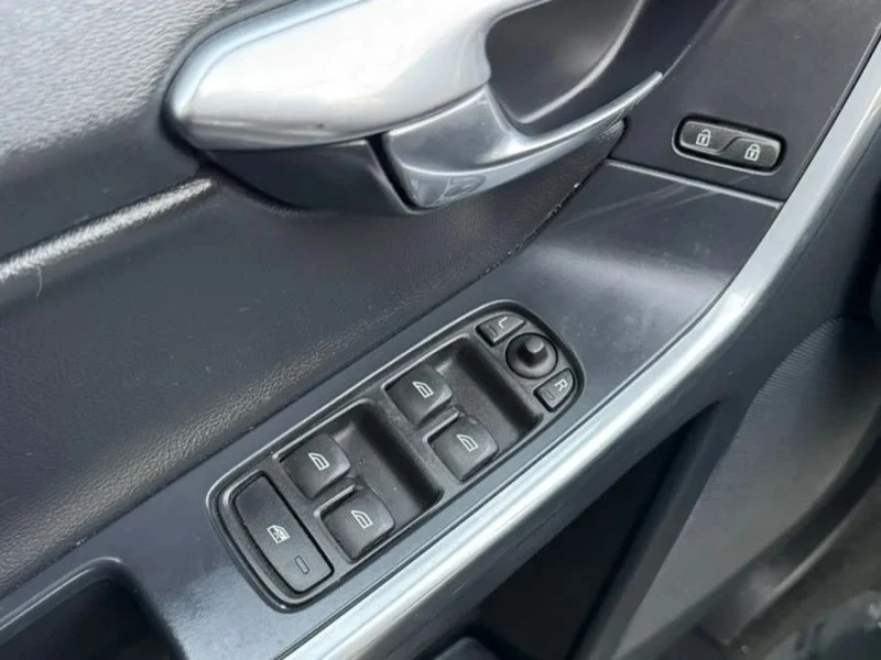 2015 Volvo XC60 1st Gen - Image 11 of 12