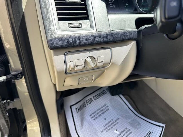 2015 Volvo XC60 1st Gen - Image 10 of 21