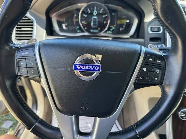 2015 Volvo XC60 1st Gen - Image 17 of 21