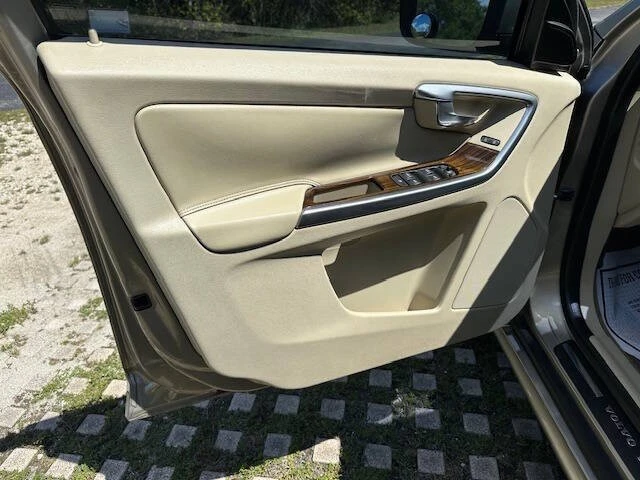 2015 Volvo XC60 1st Gen - Image 8 of 21