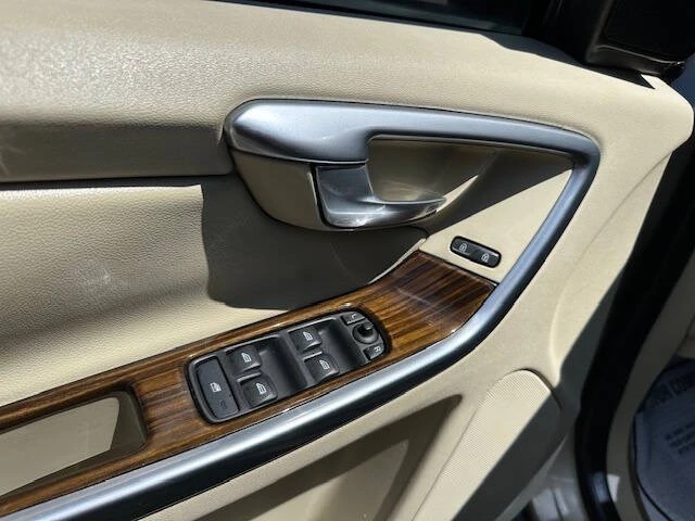 2015 Volvo XC60 1st Gen - Image 9 of 21