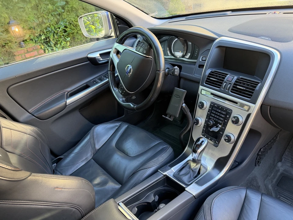 2015 Volvo XC60 1st Gen - Image 5 of 10