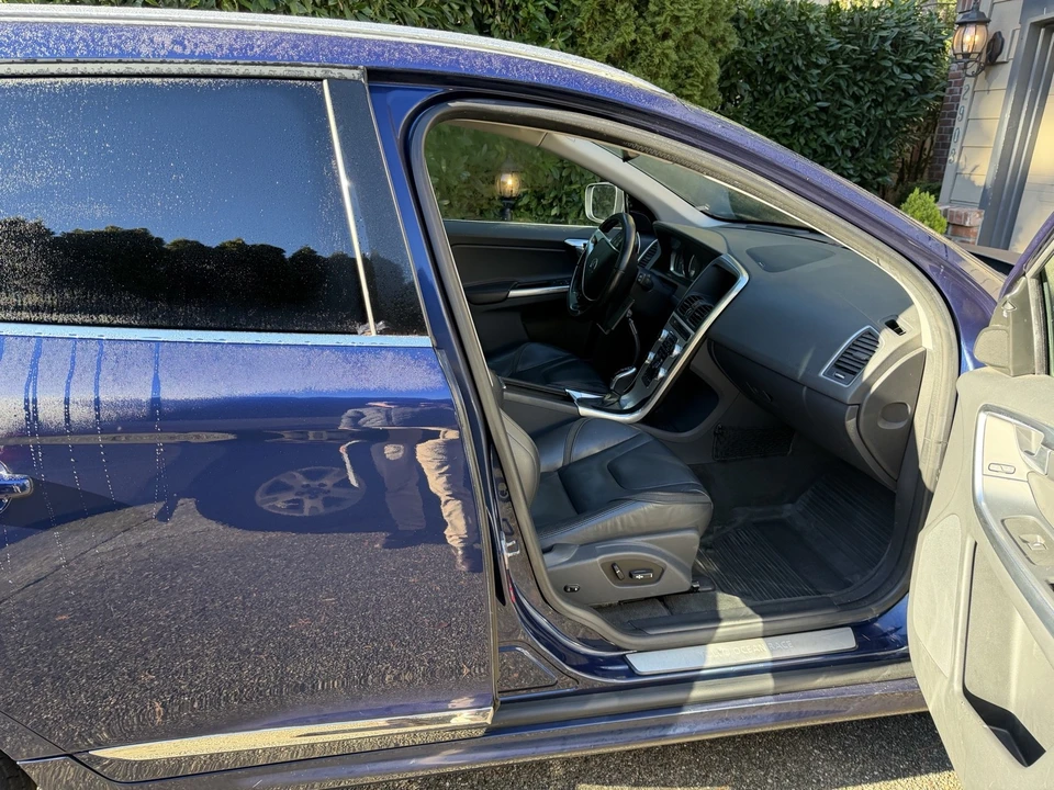 2015 Volvo XC60 1st Gen - Image 9 of 10