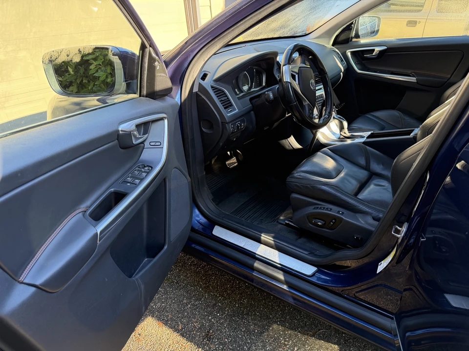 2015 Volvo XC60 1st Gen - Image 5 of 10