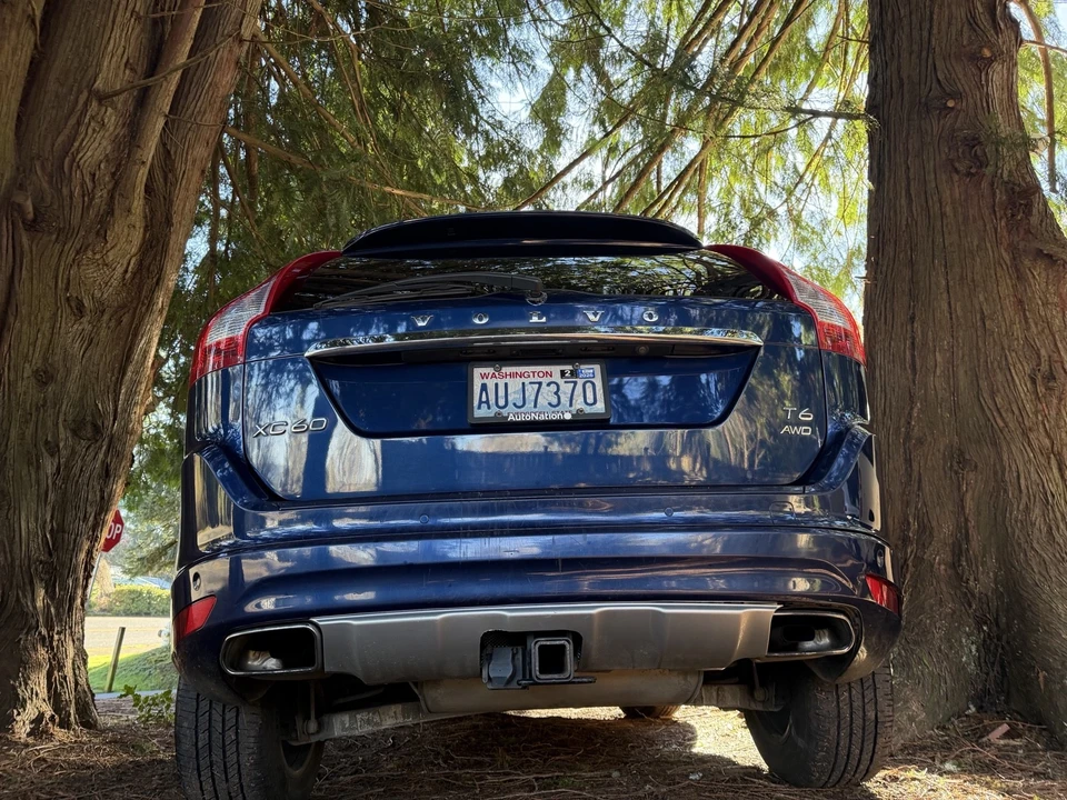 2015 Volvo XC60 1st Gen - Image 2 of 10