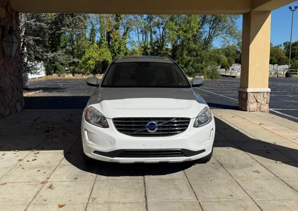 2015 Volvo XC60 1st Gen - Image 6 of 17
