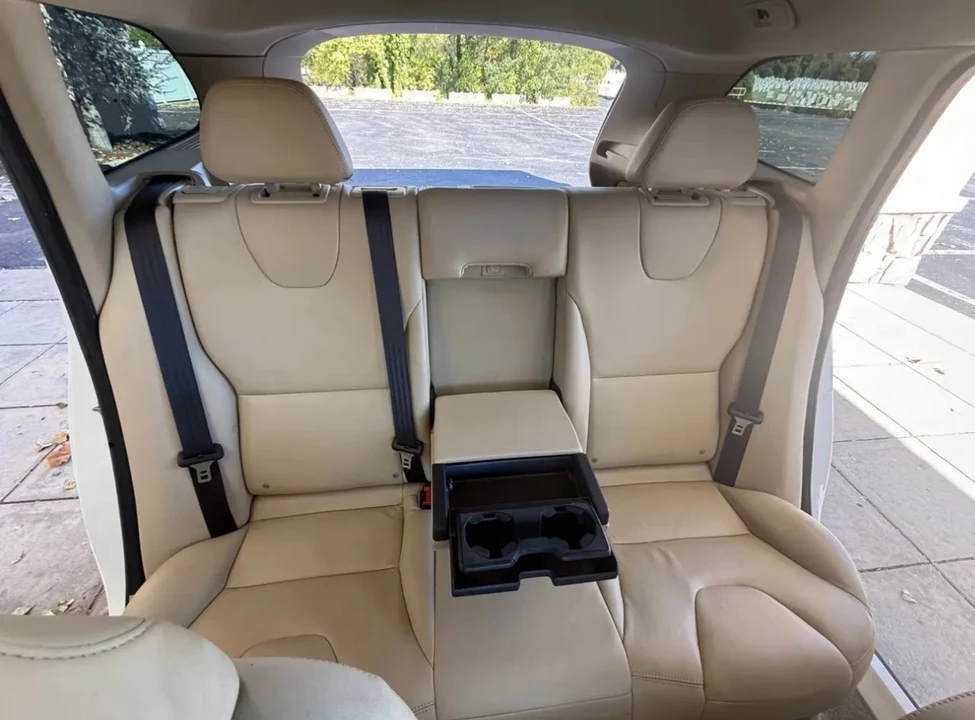 2015 Volvo XC60 1st Gen - Image 13 of 17