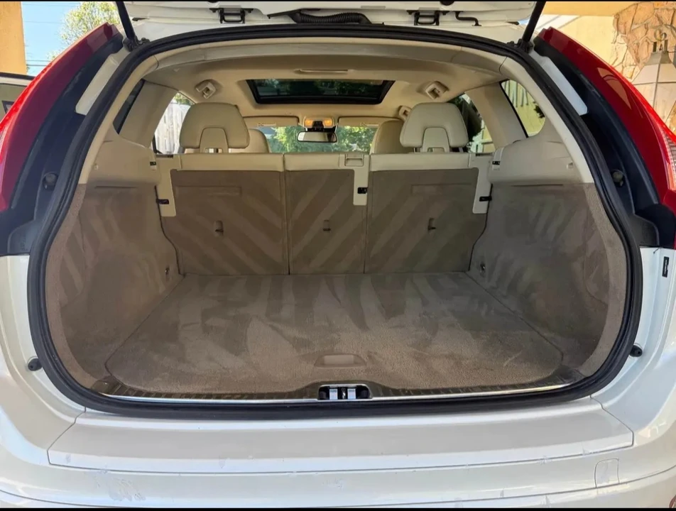2015 Volvo XC60 1st Gen - Image 15 of 17