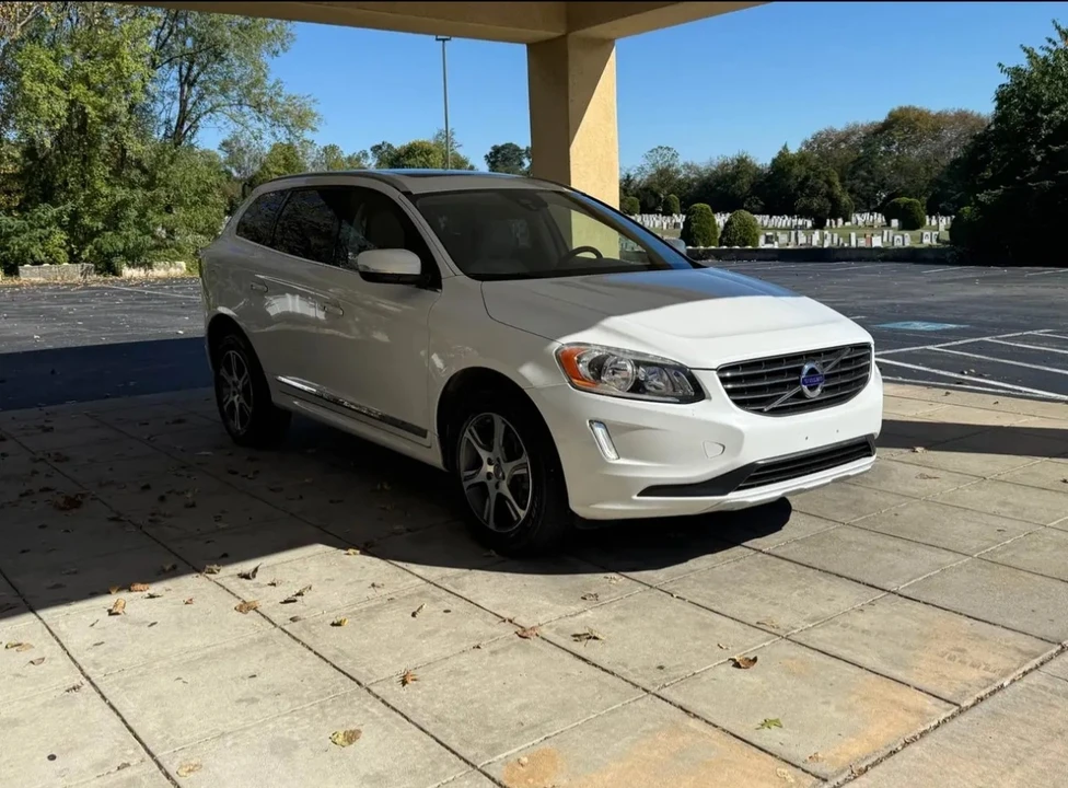 2015 Volvo XC60 1st Gen - Image 8 of 17