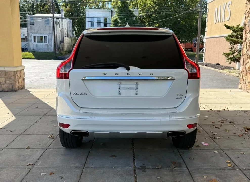 2015 Volvo XC60 1st Gen - Image 5 of 17