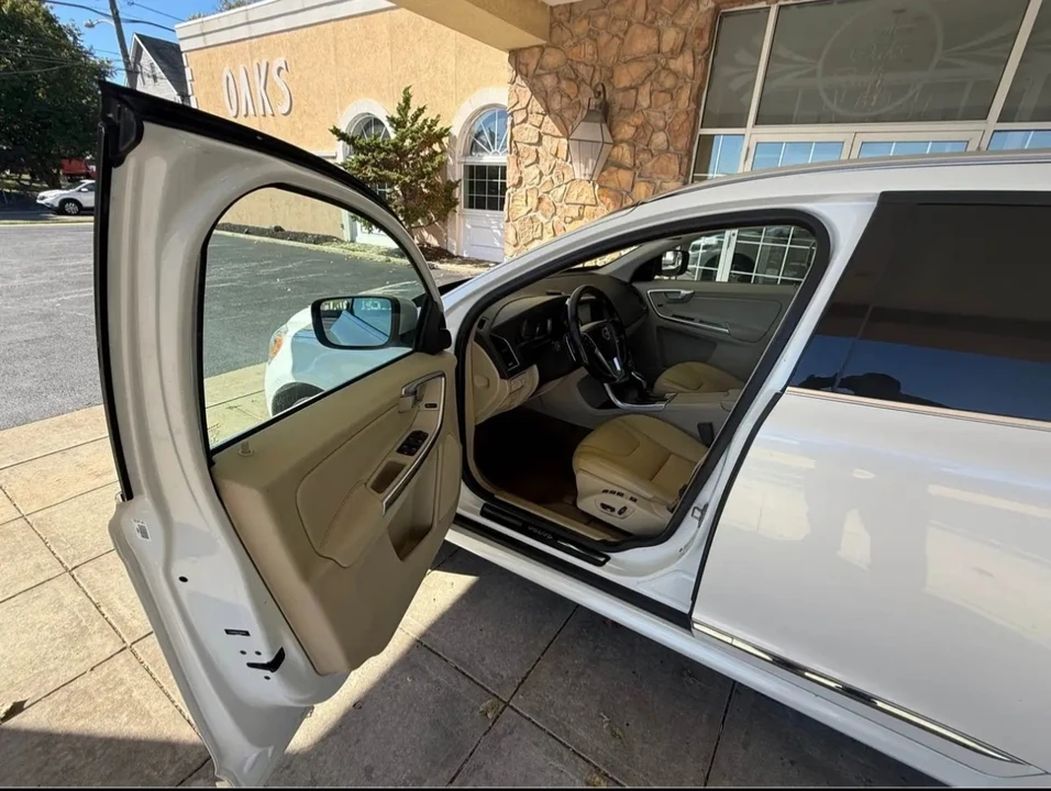2015 Volvo XC60 1st Gen - Image 17 of 17