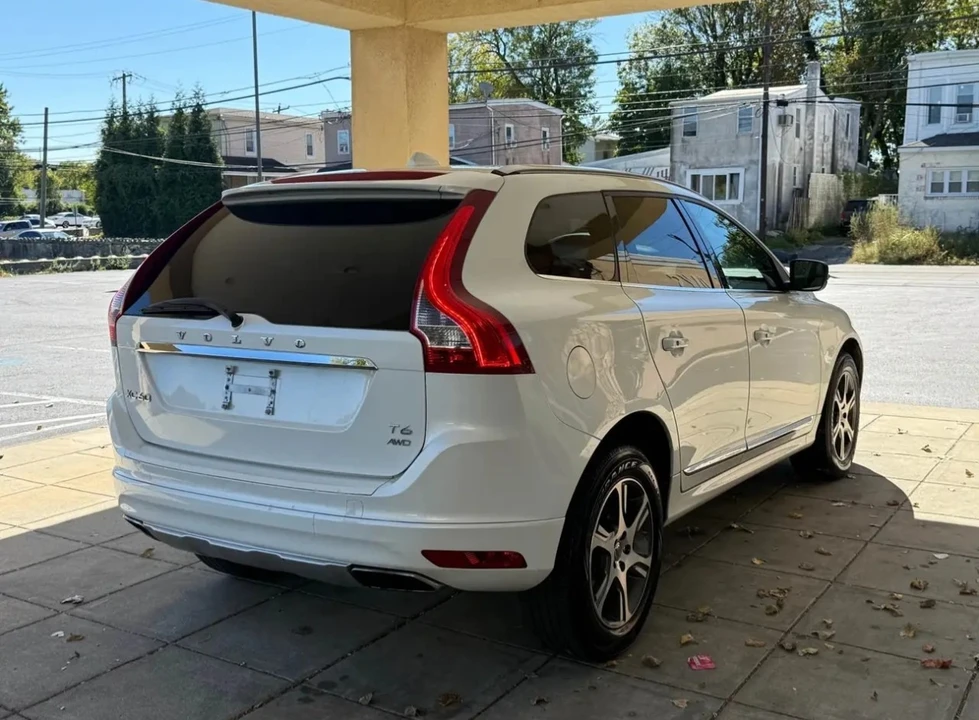 2015 Volvo XC60 1st Gen - Image 4 of 17