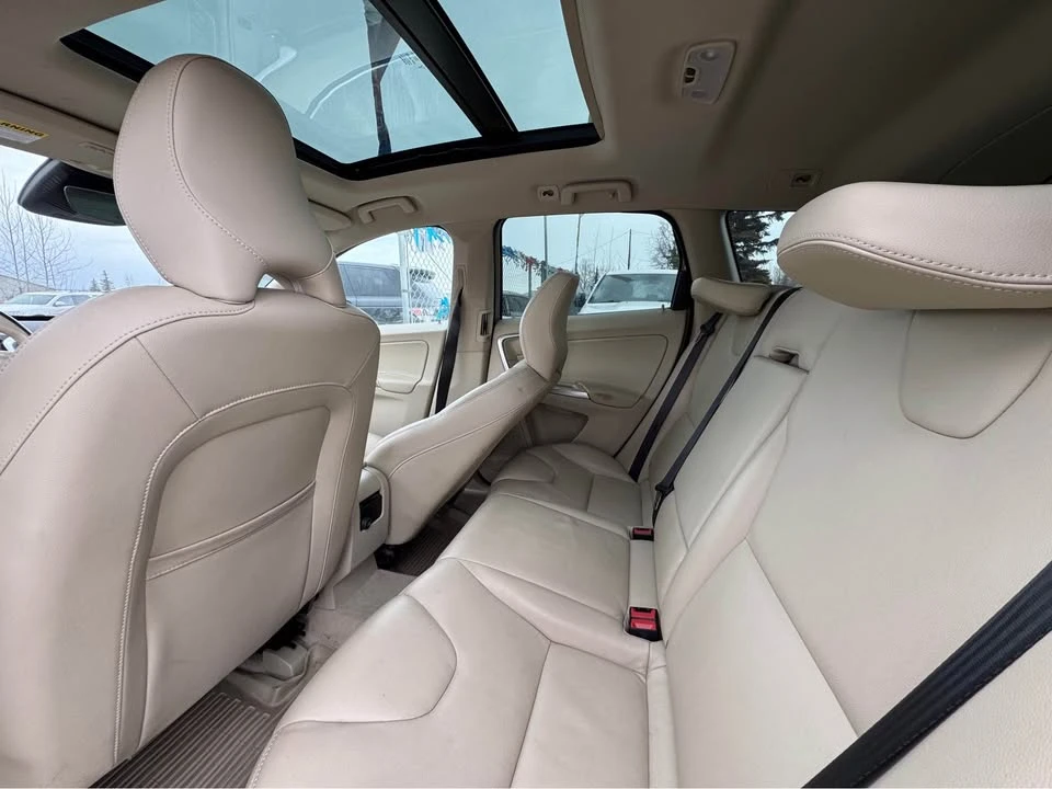 2015 Volvo XC60 1st Gen - Image 7 of 10