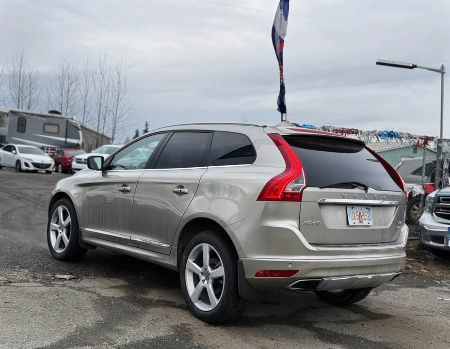 2015 Volvo XC60 1st Gen - Image 5 of 10