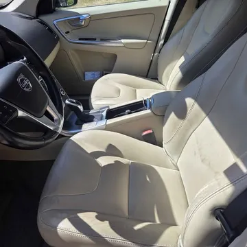 2015 Volvo XC60 T6 Sport Utility 4D