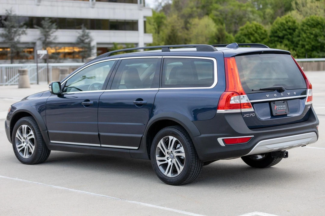2015 Volvo XC70 3rd Gen - Image 4 of 31