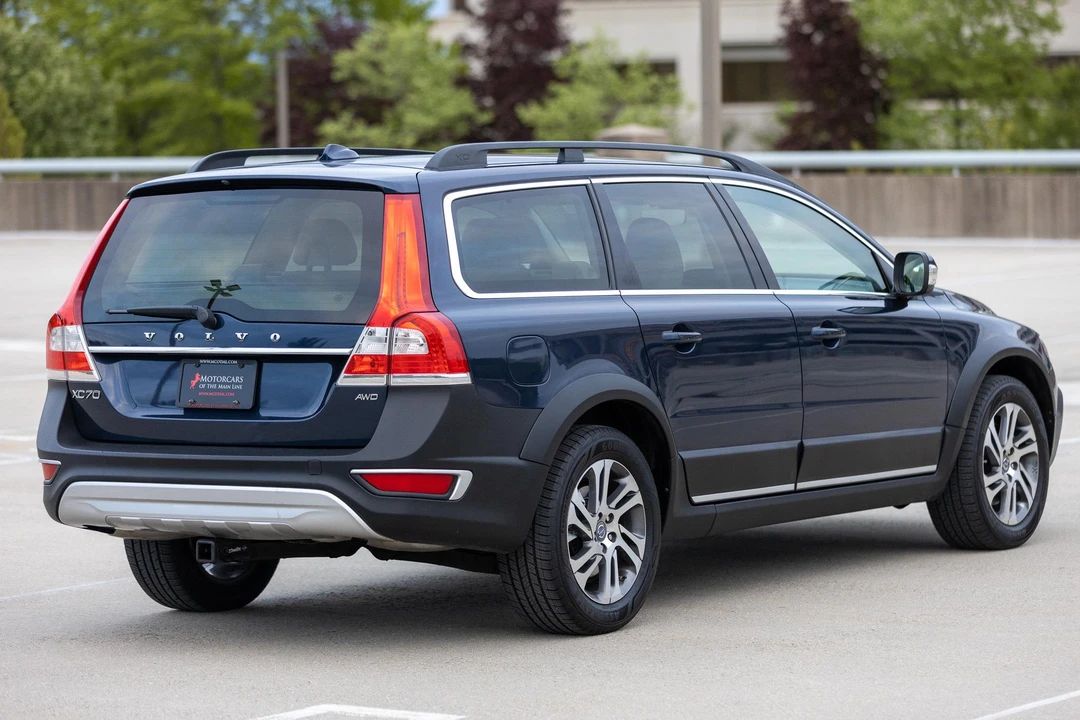 2015 Volvo XC70 3rd Gen - Image 14 of 31