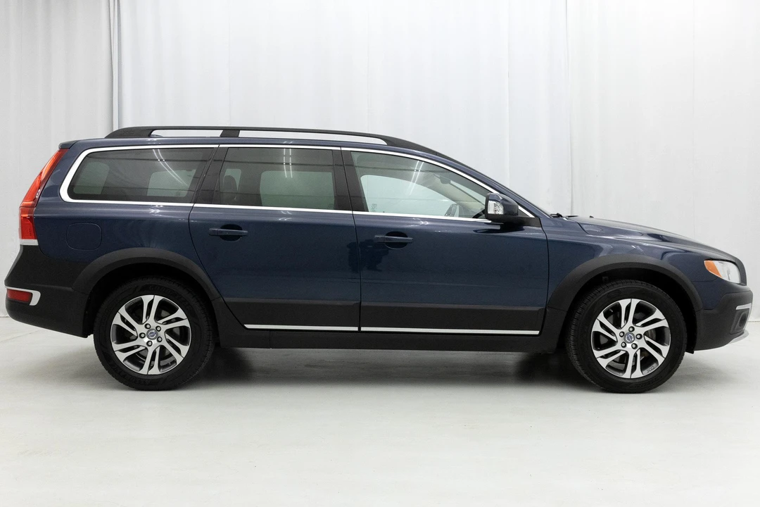 2015 Volvo XC70 3rd Gen - Image 28 of 31