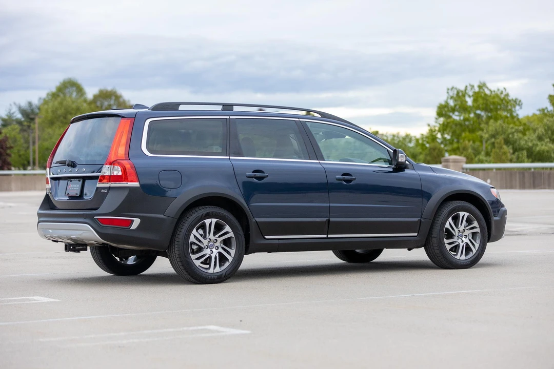 2015 Volvo XC70 3rd Gen - Image 16 of 31